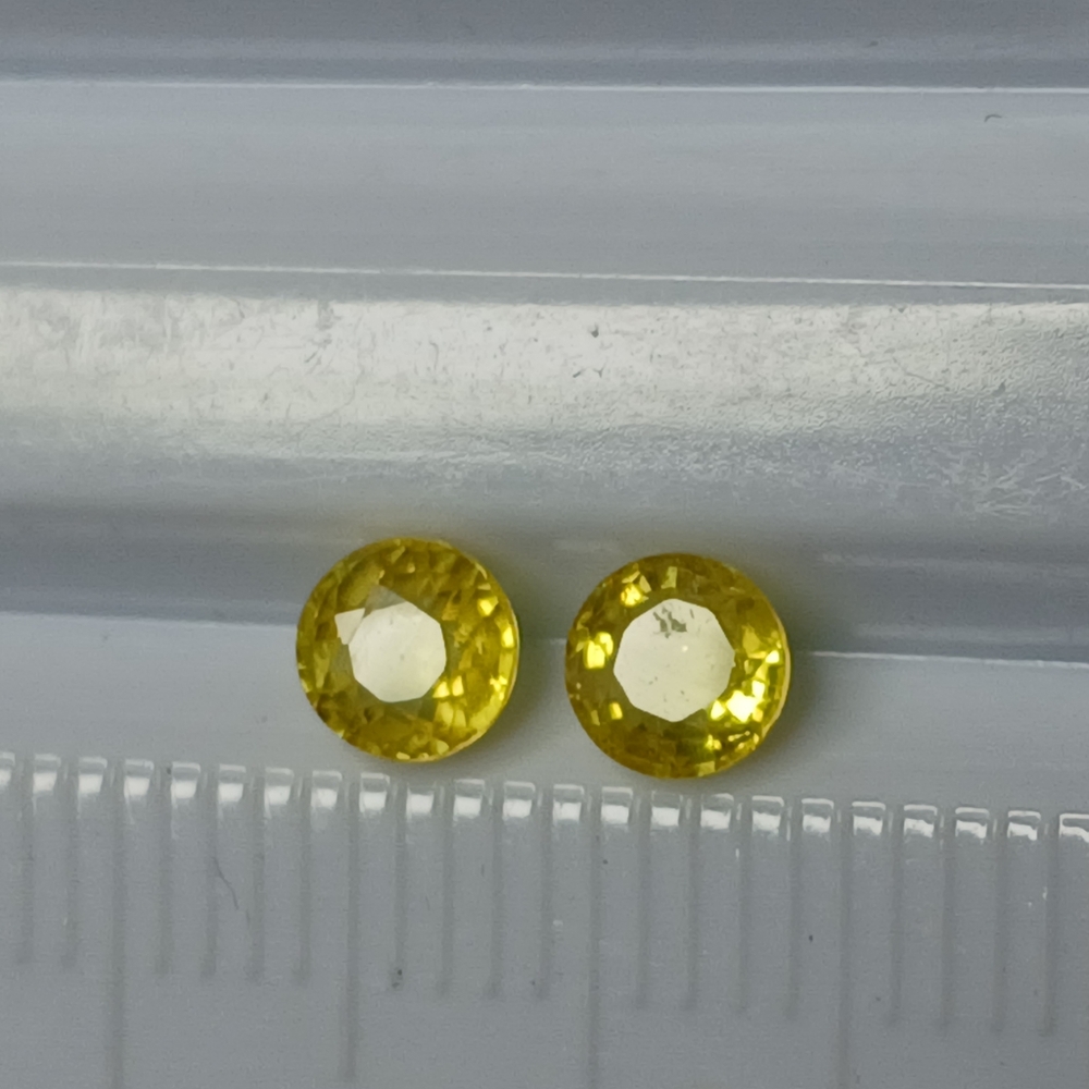 Elegant Yellow Sapphires Gemstones 4mm